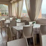 Alojamento de Acomodação e Pequeno-almoço Casa Regina