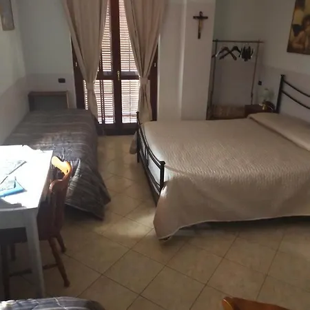 Casa Regina Oda ve Kahvaltı 3*